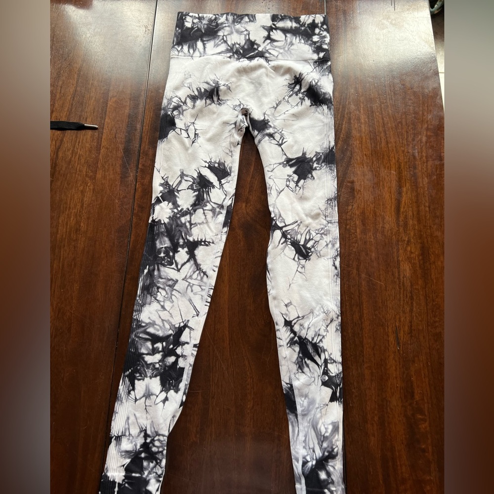 Shein glute scrunch tye dye leggings